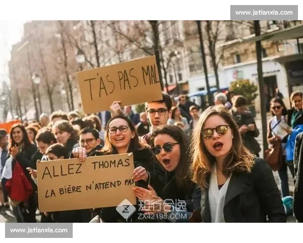 巴黎马拉松创纪录选手冲线瞬间引发全球关注与热议 巴黎马拉松创纪录选手冲线瞬间引发全球关注与热议